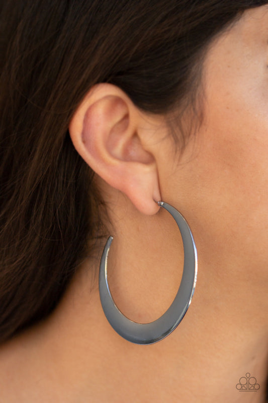 Moon Beam Black Earrings